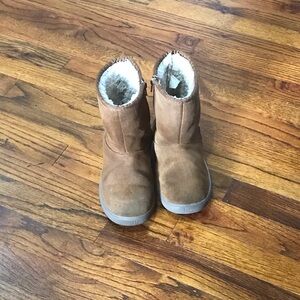 Cat & Jack Suede Boots Booties Shoes
Girls Size 4 Ugg Type Boot
Sherpa Inner Lin